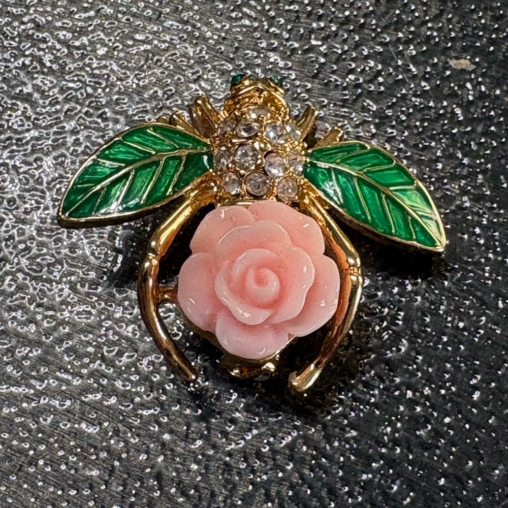JOAN RIVERS VINTAGE LIMITED EDITION PINK GARDENIA BEE PIN